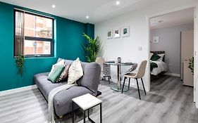 Cosy Modern Apt In Heart Of Stockport - Sleeps 4