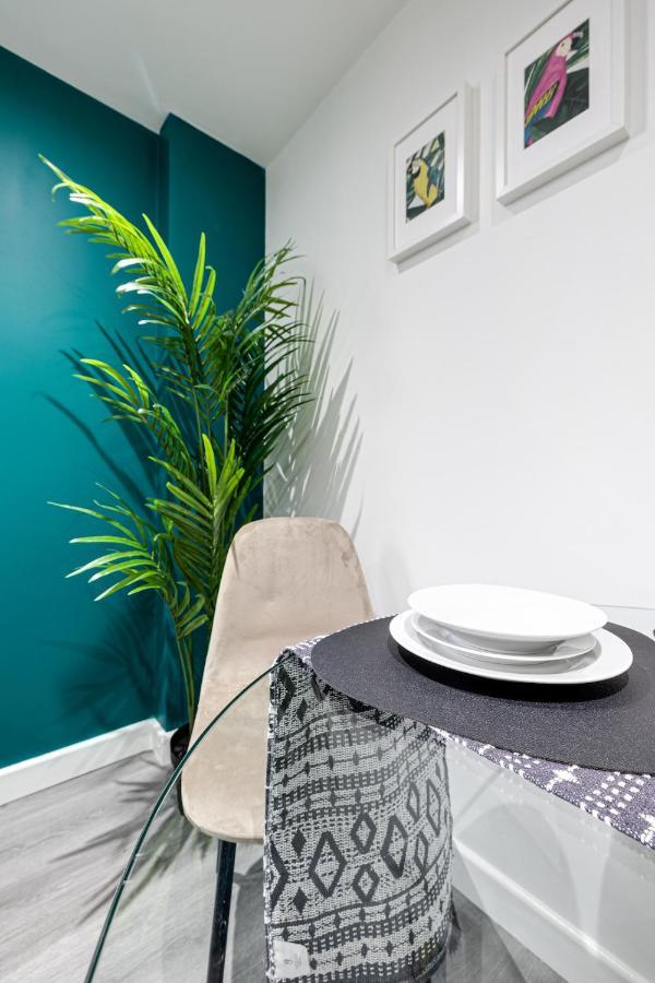 Cosy Modern Apt In Heart Of Stockport - Sleeps 4 Apartment Exterior photo
